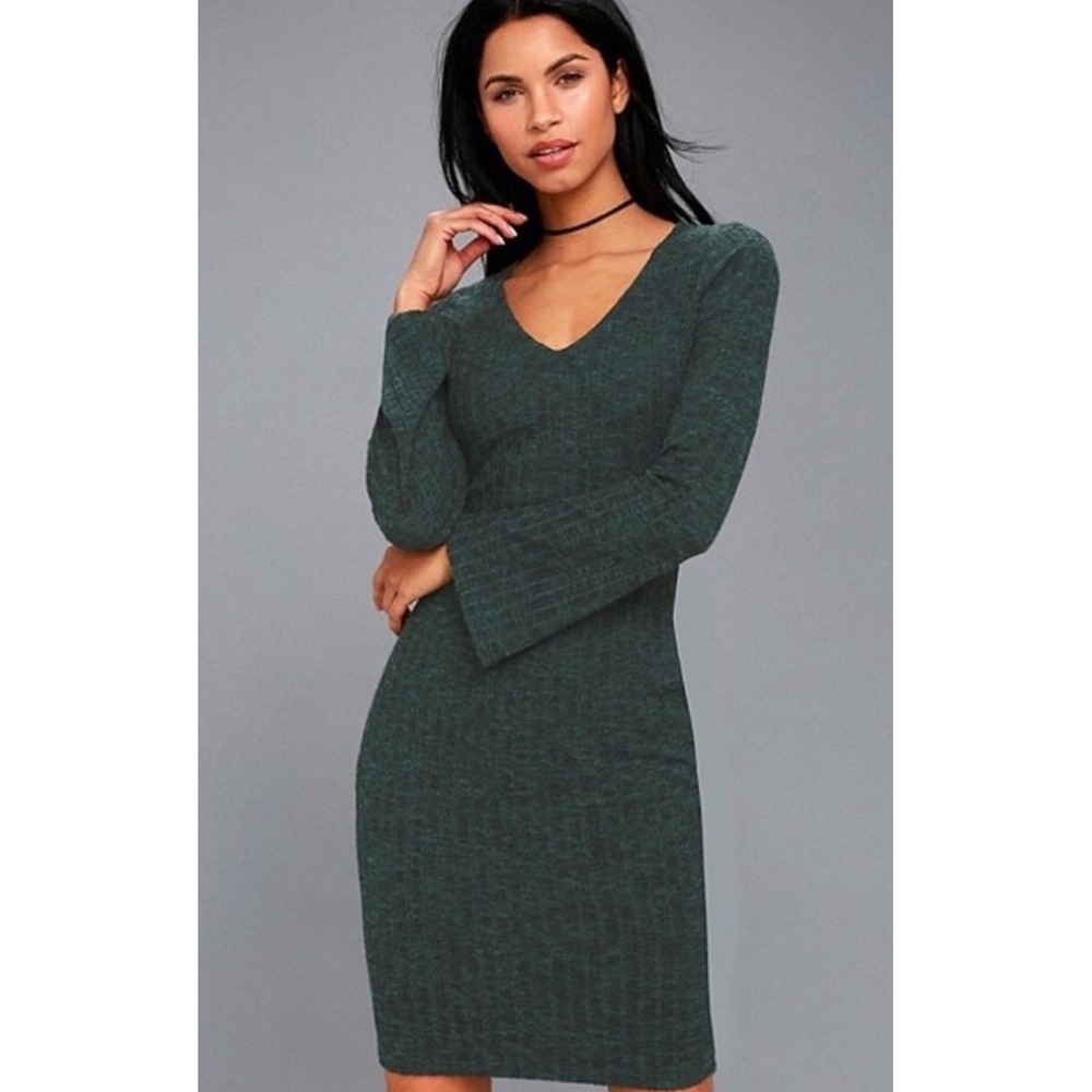 Lulus Dark green long sleeve sweater dress with bell sleeves size small‎